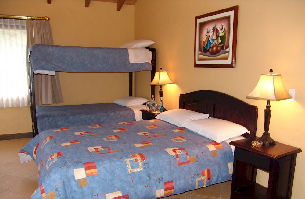 Termas De Papallacta Extérieur photo A bunk bed with a double bed